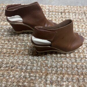 Andre Assous Wedge Espadrille Sandal - Leather and Ratttan. Size 39/8.5